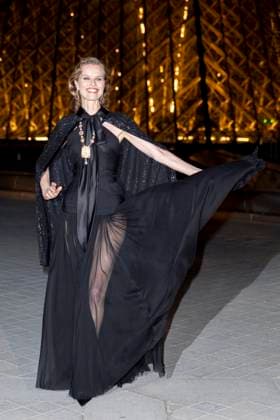 Le Grand Diner du Louvre photo call Eva Herzigova Photo Call du Le Grand Diner du Louvre lors de la Fashion Week à Paris le 5 mars 2025 Olivier Borde Bestimage Photo call Le Grand Diner du Louvre during Fashion Week in Paris on March 5th, 2025 Paris France  Copyright: xOLIVIERxBORDEx xBESTIMAGExOLIVIERxBORDEx xBESTIMAGEx