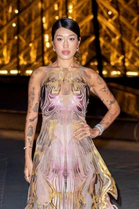 Le Grand Diner du Louvre photo call Peggy Gou Photo Call du Le Grand Diner du Louvre lors de la Fashion Week à Paris le 5 mars 2025 Olivier Borde Bestimage Photo call Le Grand Diner du Louvre during Fashion Week in Paris on March 5th, 2025 Paris France  Copyright: xOLIVIERxBORDEx xBESTIMAGExOLIVIERxBORDEx xBESTIMAGEx