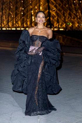 Le Grand Diner du Louvre photo call Emma Weymouth Photo Call du Le Grand Diner du Louvre lors de la Fashion Week à Paris le 5 mars 2025 Olivier Borde Bestimage Photo call Le Grand Diner du Louvre during Fashion Week in Paris on March 5th, 2025 Paris France  Copyright: xOLIVIERxBORDEx xBESTIMAGExOLIVIERxBORDEx xBESTIMAGEx