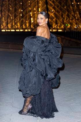 Le Grand Diner du Louvre photo call Emma Weymouth Photo Call du Le Grand Diner du Louvre lors de la Fashion Week à Paris le 5 mars 2025 Olivier Borde Bestimage Photo call Le Grand Diner du Louvre during Fashion Week in Paris on March 5th, 2025 Paris France  Copyright: xOLIVIERxBORDEx xBESTIMAGExOLIVIERxBORDEx xBESTIMAGEx