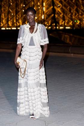 Le Grand Diner du Louvre photo call Adut Akech Photo Call du Le Grand Diner du Louvre lors de la Fashion Week à Paris le 5 mars 2025 Olivier Borde Bestimage Photo call Le Grand Diner du Louvre during Fashion Week in Paris on March 5th, 2025 Paris France  Copyright: xOLIVIERxBORDEx xBESTIMAGExOLIVIERxBORDEx xBESTIMAGEx