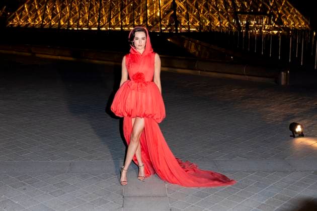 Le Grand Diner du Louvre photo call Zoey Deutch Photo Call du Le Grand Diner du Louvre lors de la Fashion Week à Paris le 5 mars 2025 Olivier Borde Bestimage Photo call Le Grand Diner du Louvre during Fashion Week in Paris on March 5th, 2025 Paris France  Copyright: xOLIVIERxBORDEx xBESTIMAGExOLIVIERxBORDEx xBESTIMAGEx