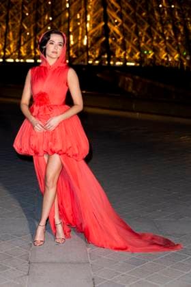 Le Grand Diner du Louvre photo call Zoey Deutch Photo Call du Le Grand Diner du Louvre lors de la Fashion Week à Paris le 5 mars 2025 Olivier Borde Bestimage Photo call Le Grand Diner du Louvre during Fashion Week in Paris on March 5th, 2025 Paris France  Copyright: xOLIVIERxBORDEx xBESTIMAGExOLIVIERxBORDEx xBESTIMAGEx