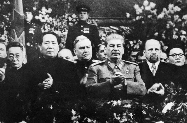 Archivbilder der Woche KW10 RECORD DATE NOT STATED Mao and Stalin at a ceremony arranged for Stalin s 71th birthday in Moscow. Mao and Stalin at a ceremony arranged for Stalin s 71st birthday in Moscow in December 1949. Behind between them is Marshal Nikolai Bulganin. On the left hand of Stalin is Walter Ulbricht of East Germany and at the edge Mongolia™s leader, Tsedenbal. Copyright: WorldxHistoryxArchive 917_05_WHA_197_0539
