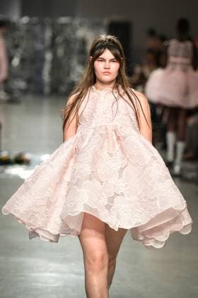PFW - Cecilie Bahnsen Runway A model walks the runway for a collection by Cecilie Bahnsen as part of Paris Fashion Week at the Palais de Tokyo in Paris, on March 5, 2025. Photo by Firas Abdullah ABACAPRESS.COM Paris Ile-de-France France  Copyright: xAbdullahxFiras ABACAx