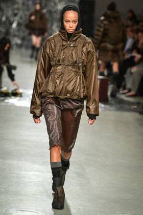 PFW - Cecilie Bahnsen Runway A model walks the runway for a collection by Cecilie Bahnsen as part of Paris Fashion Week at the Palais de Tokyo in Paris, on March 5, 2025. Photo by Firas Abdullah ABACAPRESS.COM Paris Ile-de-France France  Copyright: xAbdullahxFiras ABACAx