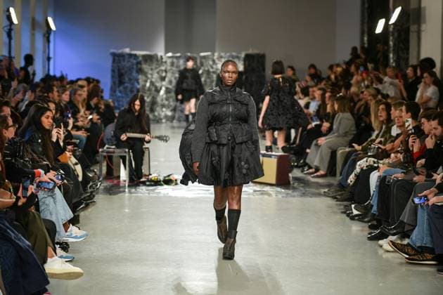 PFW - Cecilie Bahnsen Runway A model walks the runway for a collection by Cecilie Bahnsen as part of Paris Fashion Week at the Palais de Tokyo in Paris, on March 5, 2025. Photo by Firas Abdullah ABACAPRESS.COM Paris Ile-de-France France  Copyright: xAbdullahxFiras ABACAx