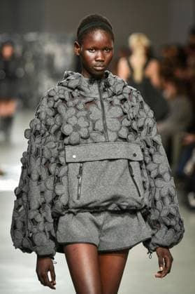 PFW - Cecilie Bahnsen Runway A model walks the runway for a collection by Cecilie Bahnsen as part of Paris Fashion Week at the Palais de Tokyo in Paris, on March 5, 2025. Photo by Firas Abdullah ABACAPRESS.COM Paris Ile-de-France France  Copyright: xAbdullahxFiras ABACAx