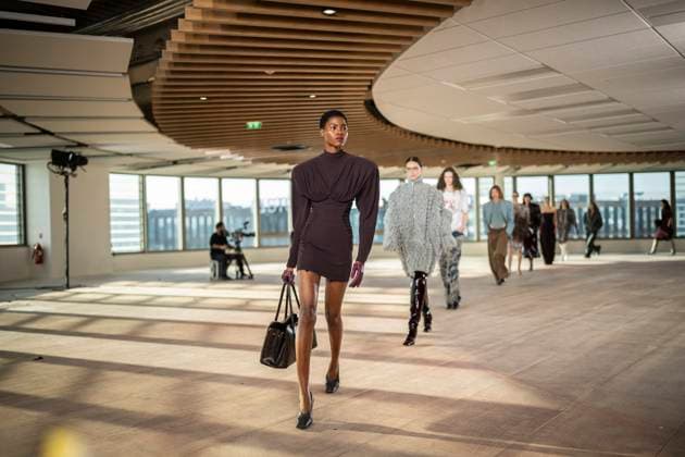 PFW - Stella McCartney Runway A model presents a creation by Stella McCartney for the Womenswear Ready-to-wear Fall-Winter 2025 2026 collection as part of the Paris Fashion Week, in Paris on March 5, 2025. Photo by Eliot Blondet ABACAPRESS.COM Paris France  Copyright: xBlondetxEliot ABACAx
