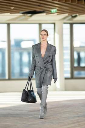 PFW - Stella McCartney Runway Model Natalia Vodianova presents a creation by Stella McCartney for the Womenswear Ready-to-wear Fall-Winter 2025 2026 collection as part of the Paris Fashion Week, in Paris on March 5, 2025. Photo by Eliot Blondet ABACAPRESS.COM Paris France  Copyright: xBlondetxEliot ABACAx