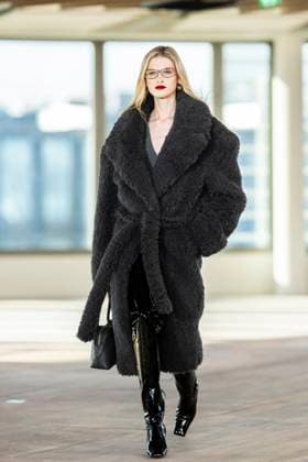 PFW - Stella McCartney Runway A model presents a creation by Stella McCartney for the Womenswear Ready-to-wear Fall-Winter 2025 2026 collection as part of the Paris Fashion Week, in Paris on March 5, 2025. Photo by Eliot Blondet ABACAPRESS.COM Paris France  Copyright: xBlondetxEliot ABACAx