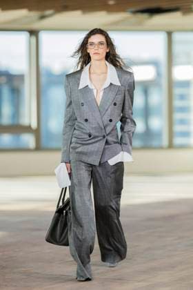 PFW - Stella McCartney Runway A model presents a creation by Stella McCartney for the Womenswear Ready-to-wear Fall-Winter 2025 2026 collection as part of the Paris Fashion Week, in Paris on March 5, 2025. Photo by Eliot Blondet ABACAPRESS.COM Paris France  Copyright: xBlondetxEliot ABACAx