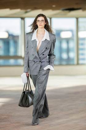 PFW - Stella McCartney Runway A model presents a creation by Stella McCartney for the Womenswear Ready-to-wear Fall-Winter 2025 2026 collection as part of the Paris Fashion Week, in Paris on March 5, 2025. Photo by Eliot Blondet ABACAPRESS.COM Paris France  Copyright: xBlondetxEliot ABACAx