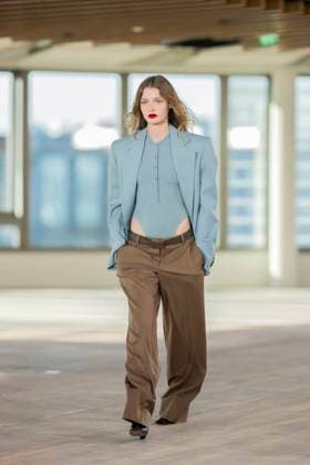 PFW - Stella McCartney Runway A model presents a creation by Stella McCartney for the Womenswear Ready-to-wear Fall-Winter 2025 2026 collection as part of the Paris Fashion Week, in Paris on March 5, 2025. Photo by Eliot Blondet ABACAPRESS.COM Paris France  Copyright: xBlondetxEliot ABACAx