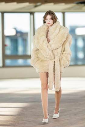 PFW - Stella McCartney Runway A model presents a creation by Stella McCartney for the Womenswear Ready-to-wear Fall-Winter 2025 2026 collection as part of the Paris Fashion Week, in Paris on March 5, 2025. Photo by Eliot Blondet ABACAPRESS.COM Paris France  Copyright: xBlondetxEliot ABACAx