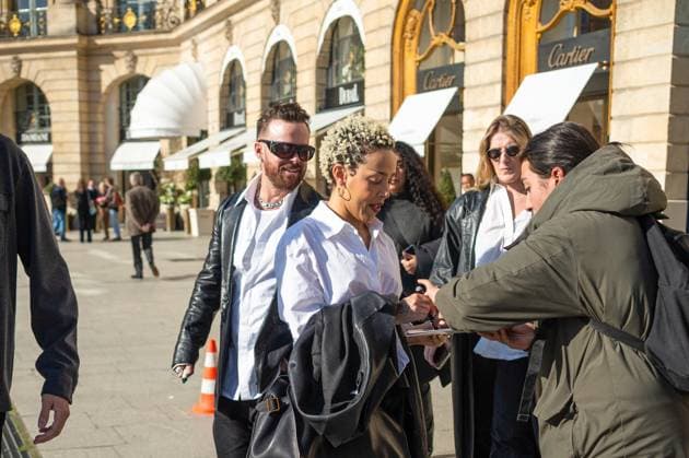 Doja Cat goes shopping at Bulgari Place Vendôme on the sidelines of Paris Fashion Week PFW Doja Cat goes shopping at Bulgari Place Vendôme on the sidelines of Paris Fashion Week PFW in Paris, France, March 5, 2025 Yehiel Chekroune Bestimage Doja Cat goes shopping at Bulgari Place Vendome on the sidelines of Paris Fashion Week PFW in Paris, France, March 5, 2025 Paris France  Copyright: xYehielxChekrounex xBestimagexYehielxChekrounex xBestimagex