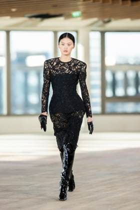 PFW - Stella McCartney Runway A model presents a creation by Stella McCartney for the Womenswear Ready-to-wear Fall-Winter 2025 2026 collection as part of the Paris Fashion Week, in Paris on March 5, 2025. Photo by Eliot Blondet ABACAPRESS.COM Paris France  Copyright: xBlondetxEliot ABACAx