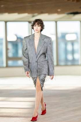 PFW - Stella McCartney Runway A model presents a creation by Stella McCartney for the Womenswear Ready-to-wear Fall-Winter 2025 2026 collection as part of the Paris Fashion Week, in Paris on March 5, 2025. Photo by Eliot Blondet ABACAPRESS.COM Paris France  Copyright: xBlondetxEliot ABACAx