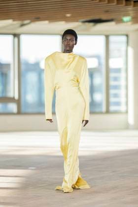 PFW - Stella McCartney Runway A model presents a creation by Stella McCartney for the Womenswear Ready-to-wear Fall-Winter 2025 2026 collection as part of the Paris Fashion Week, in Paris on March 5, 2025. Photo by Eliot Blondet ABACAPRESS.COM Paris France  Copyright: xBlondetxEliot ABACAx