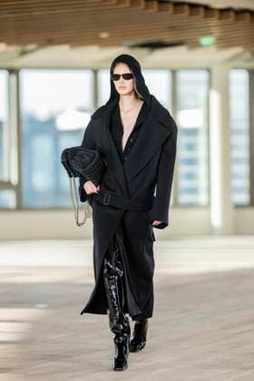 PFW - Stella McCartney Runway A model presents a creation by Stella McCartney for the Womenswear Ready-to-wear Fall-Winter 2025 2026 collection as part of the Paris Fashion Week, in Paris on March 5, 2025. Photo by Eliot Blondet ABACAPRESS.COM Paris France  Copyright: xBlondetxEliot ABACAx