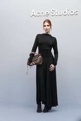 Photocall du défilé Acne Studios Mode Féminine Prêt À Porter Automne Hiver 2025 2026 lors de la Fashion Week de Paris PFW Sophie Nelisse Photocall of Acne Studios Fashion Show Ready to Wear Collection Fall Winter 2025 2026 at Paris Fashion Week, on March 5th, 2025 Paris France  Copyright: xChristophexClovisx xBestimagexChristophexClovisx xBestimagex