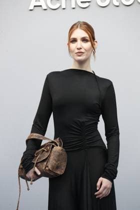 Photocall du défilé Acne Studios Mode Féminine Prêt À Porter Automne Hiver 2025 2026 lors de la Fashion Week de Paris PFW Sophie Nelisse Photocall of Acne Studios Fashion Show Ready to Wear Collection Fall Winter 2025 2026 at Paris Fashion Week, on March 5th, 2025 Paris France  Copyright: xChristophexClovisx xBestimagexChristophexClovisx xBestimagex