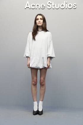 Photocall du défilé Acne Studios Mode Féminine Prêt À Porter Automne Hiver 2025 2026 lors de la Fashion Week de Paris PFW Madeline Argy Photocall of Acne Studios Fashion Show Ready to Wear Collection Fall Winter 2025 2026 at Paris Fashion Week, on March 5th, 2025 Photocall of Acne Studios Fashion Show Ready to Wear Collection Fall Winter 2025 2026 at Paris Fashion Week, on March 5th, 2025 Paris France  Copyright: xChristophexClovisx xBestimagexChristophexClovisx xBestimagex
