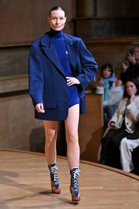PFW Julie Kegels Runway A model walks the runway during Julie Kegels show during Paris Fashion Week in Paris, France on March 5, 2025. Photo by Julien Reynaud APS-Medias ABACAPRESS.COM Paris France  Copyright: xReynaudxJulien APS-Medias ABACAx