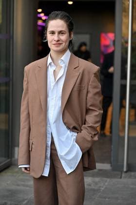 PFW Stella McCartney Outside Arrivals Christine And The Queens aka Redcar Rahim arriving at Stella McCartney show during Paris Fashion Week in Paris, France on March 5, 2025. Photo by Julien Reynaud APS-Medias ABACAPRESS.COM Paris France  Copyright: xReynaudxJulien APS-Medias ABACAx