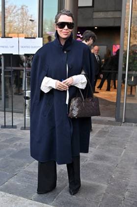 PFW Stella McCartney Outside Arrivals Olivia Colman arriving at Stella McCartney show during Paris Fashion Week in Paris, France on March 5, 2025. Photo by Julien Reynaud APS-Medias ABACAPRESS.COM Paris France  Copyright: xReynaudxJulien APS-Medias ABACAx