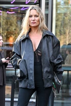 PFW Stella McCartney Outside Arrivals Kate Moss arriving at Stella McCartney show during Paris Fashion Week in Paris, France on March 5, 2025. Photo by Julien Reynaud APS-Medias ABACAPRESS.COM Paris France  Copyright: xReynaudxJulien APS-Medias ABACAx
