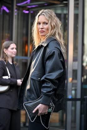 PFW Stella McCartney Outside Arrivals Kate Moss arriving at Stella McCartney show during Paris Fashion Week in Paris, France on March 5, 2025. Photo by Julien Reynaud APS-Medias ABACAPRESS.COM Paris France  Copyright: xReynaudxJulien APS-Medias ABACAx