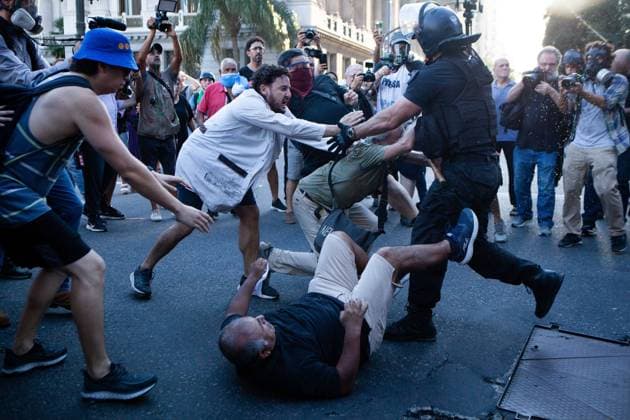 Bilder des Jahres 2025, News 03 März News Themen der Woche KW10 News Bilder des Tages March 5, 2025, Ciudad De Buenos Aires, Ciudad De Buenos Aires, Argentina: As every Wednesday, retirees march to claim a better quality of life. They were fiercely repressed, close to the National Congress, in Buenos Aires. Ciudad De Buenos Aires Argentina - ZUMAa188 20250305_zip_a188_009 Copyright: xPaulaxAcunzox