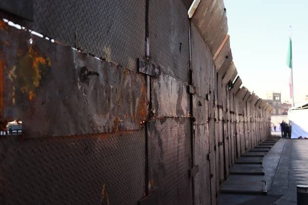 Metal fences are seen in front of the National Palace as a security measure to stop the demonstrators for the upcoming protest on International Women s Day. on March 5, 2025 in Mexico City, Mexico. Mexico City Mexico - ZUMAe321 20250305_zia_e321_081 Copyright: xCarlosxSantiagox