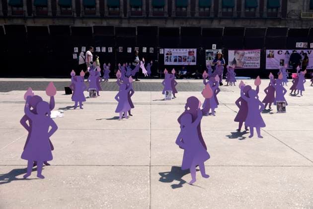 Collectives of mothers of missing persons set up cardboard silhouettes representing the victims of femicide in the main square Zocalo demanding justice for all femicides in Mexico prior to International Women s Day. on March 5, 2025 in Mexico City, Mexico. Mexico City Mexico - ZUMAe321 20250305_zia_e321_085 Copyright: xLuisxBarronx