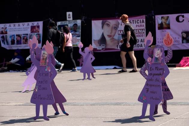 Collectives of mothers of missing persons set up cardboard silhouettes representing the victims of femicide in the main square Zocalo demanding justice for all femicides in Mexico prior to International Women s Day. on March 5, 2025 in Mexico City, Mexico. Mexico City Mexico - ZUMAe321 20250305_zia_e321_095 Copyright: xLuisxBarronx