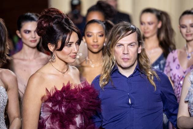 PFW - Christophe Guillarme Runway Delphine Wespiser and Christophe Guillarme with other models present creations by Christophe Guillarme for the Womenswear Ready-to-wear Fall-Winter 2025 2026 collection as part of the Paris Fashion Week on March 5, 2025 in Paris, France. Photo by Alexis Jumeau ABACAPRESS.COM Paris France  Copyright: xJumeauxAlexis ABACAx