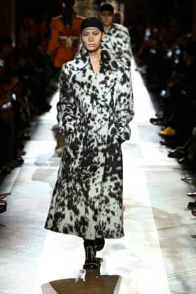 Dries van Noten Ready to wear fall winter 2025 26 Paris March 2025 Dries van Noten Ready to wear fall winter 2025 26 Paris March 2025, Credit:Zeppelin Avalon  Copyright: xZeppelinx xAvalonx 0972553376