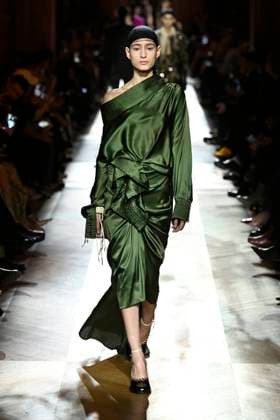 Dries van Noten Ready to wear fall winter 2025 26 Paris March 2025 Dries van Noten Ready to wear fall winter 2025 26 Paris March 2025, Credit:Zeppelin Avalon  Copyright: xZeppelinx xAvalonx 0972553478