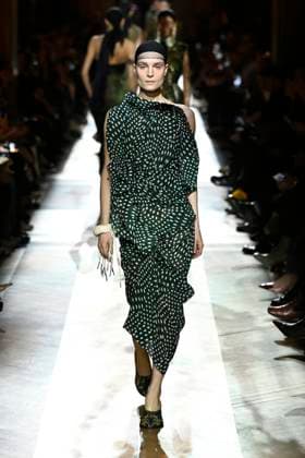 Dries van Noten Ready to wear fall winter 2025 26 Paris March 2025 Dries van Noten Ready to wear fall winter 2025 26 Paris March 2025, Credit:Zeppelin Avalon  Copyright: xZeppelinx xAvalonx 0972553494