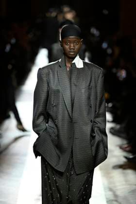 Dries van Noten Ready to wear fall winter 2025 26 Paris March 2025 Dries van Noten Ready to wear fall winter 2025 26 Paris March 2025, Credit:Zeppelin Avalon  Copyright: xZeppelinx xAvalonx 0972554204