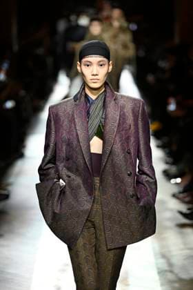 Dries van Noten Ready to wear fall winter 2025 26 Paris March 2025 Dries van Noten Ready to wear fall winter 2025 26 Paris March 2025, Credit:Zeppelin Avalon  Copyright: xZeppelinx xAvalonx 0972554268