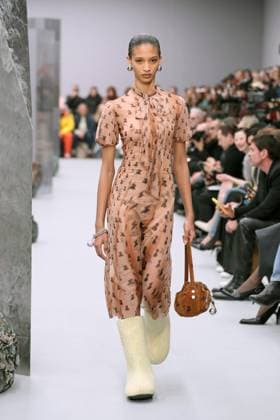 Acne Studios Ready to wear fall winter 2025 26 Paris March 2025 Acne Studios Ready to wear fall winter 2025 26 Paris March 2025, Credit:Zeppelin Avalon  Copyright: xZeppelinx xAvalonx 0972548793