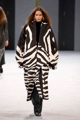 Balmain Studios Ready to wear fall winter 2025 26 Paris March 2025 Balmain Studios Ready to wear fall winter 2025 26 Paris March 2025, Credit:Zeppelin Avalon  Copyright: xZeppelinx xAvalonx 0972550443