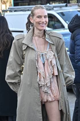 PFW Chloe Outside Arrivals Dree Hemingway arriving at Chloe show during Paris Fashion Week in Paris, France on March 6, 2025. Photo by Julien Reynaud APS-Medias ABACAPRESS.COM Paris France  Copyright: xReynaudxJulien APS-Medias ABACAx