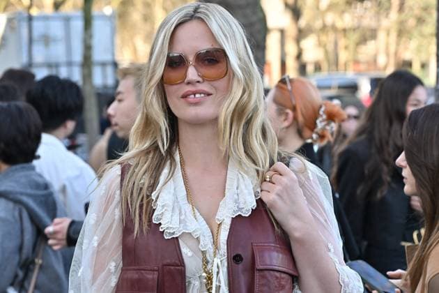 PFW Chloe Outside Arrivals Georgia May Jagger arriving at Chloe show during Paris Fashion Week in Paris, France on March 6, 2025. Photo by Julien Reynaud APS-Medias ABACAPRESS.COM Paris France  Copyright: xReynaudxJulien APS-Medias ABACAx