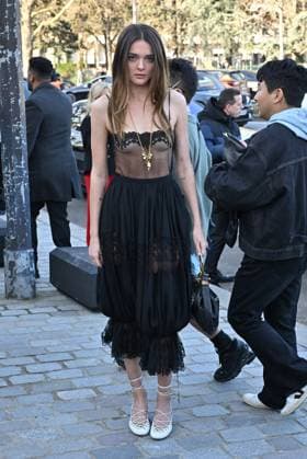 PFW Chloe Outside Arrivals Guest arriving at Chloe show during Paris Fashion Week in Paris, France on March 6, 2025. Photo by Julien Reynaud APS-Medias ABACAPRESS.COM Paris France  Copyright: xReynaudxJulien APS-Medias ABACAx