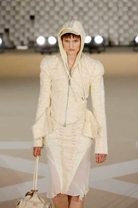 Off White Ready to Wear Fall Winter 2025 - Paris, March 2025 Off White Ready to Wear Fall Winter 2025 - Paris, March 2025, Credit:Zeppelin Avalon  Copyright: xZeppelinx xAvalonx 0972837798