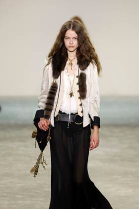 Chloe Ready to Wear Fall Winter 2025 - Paris, March 2025 Chloe Ready to Wear Fall Winter 2025 - Paris, March 2025, Credit:Zeppelin Avalon  Copyright: xZeppelinx xAvalonx 0972841641