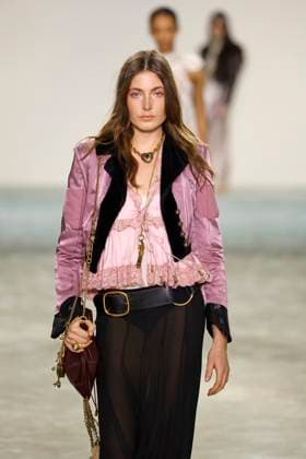 Chloe Ready to Wear Fall Winter 2025 - Paris, March 2025 Chloe Ready to Wear Fall Winter 2025 - Paris, March 2025, Credit:Zeppelin Avalon  Copyright: xZeppelinx xAvalonx 0972841679
